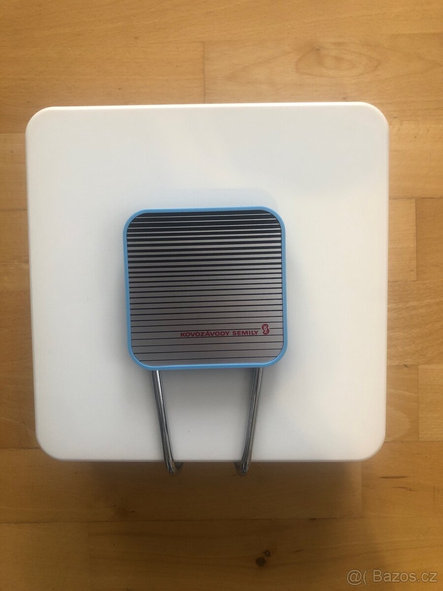 retro zavesna kuchynska vaha