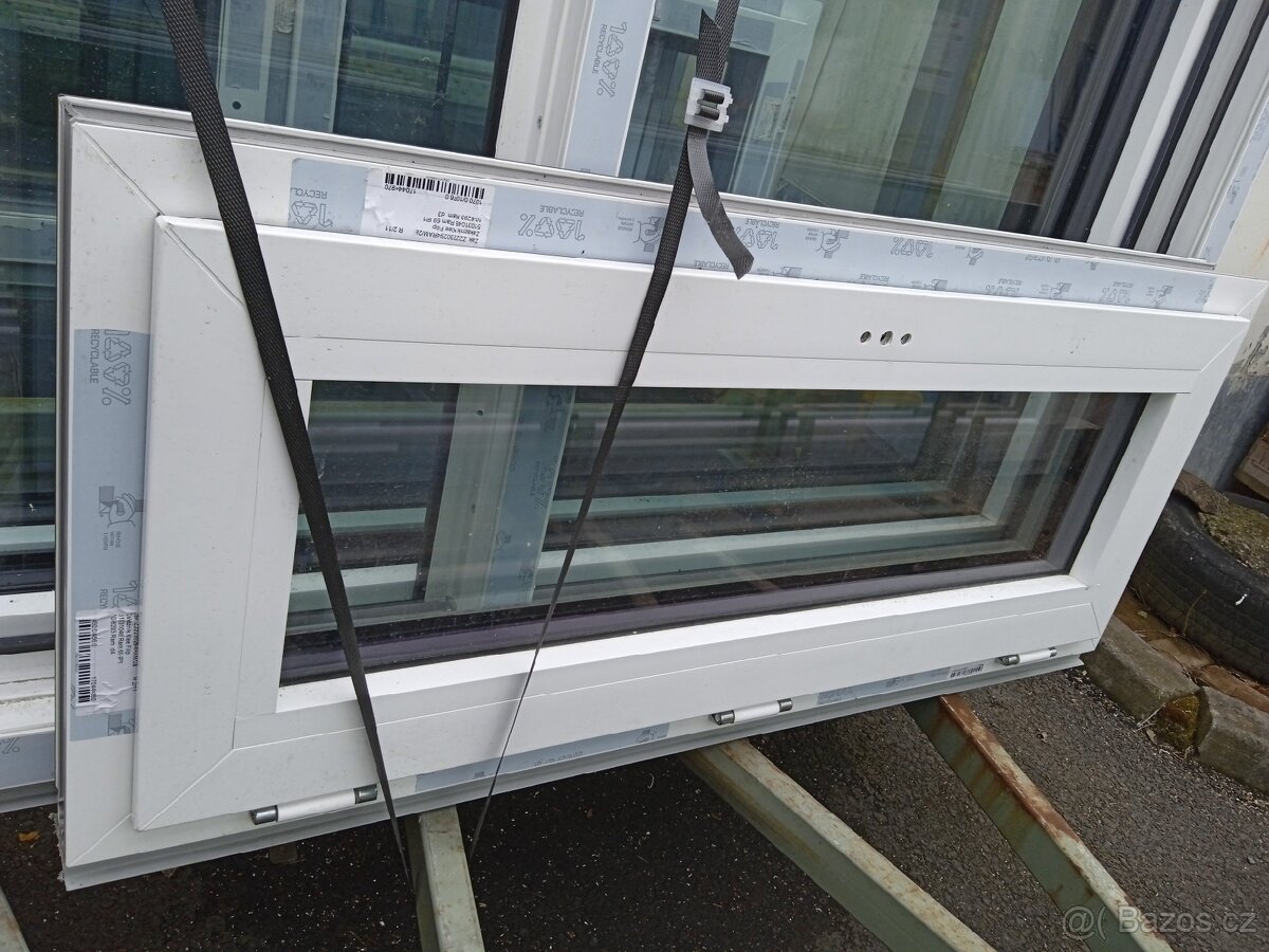 Okno antracit/bílá, 1070x450, poz.196