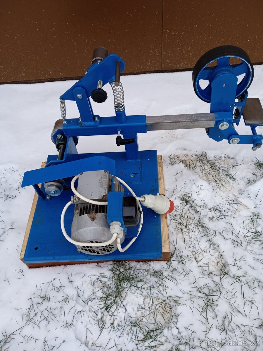 Pásová bruska na kov