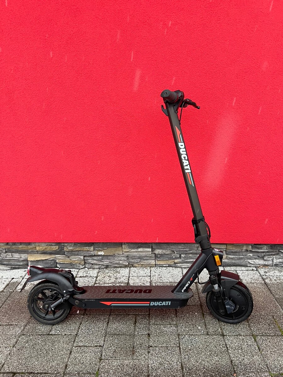 Elektrická koloběžka Ducati PRO-II EVO