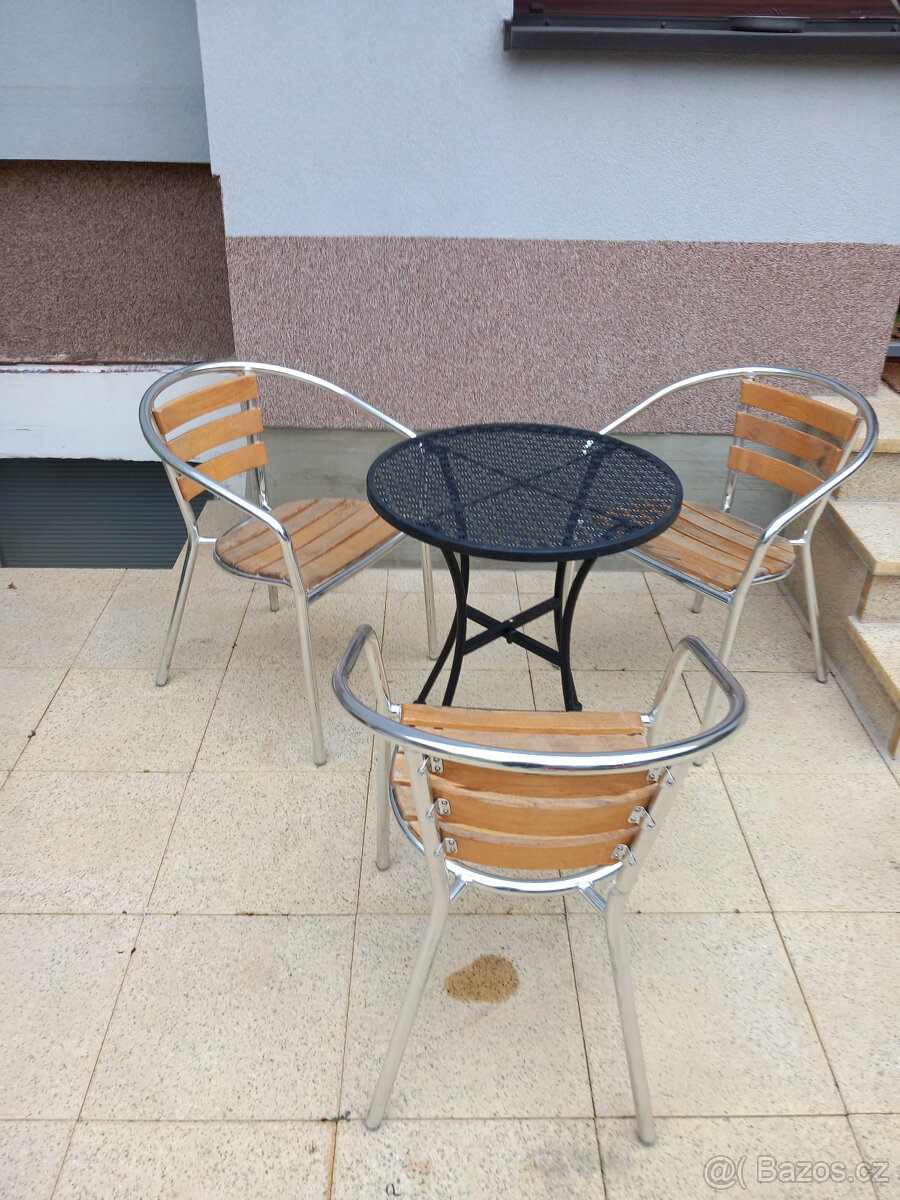 zahradní stolek s 3x židličkami