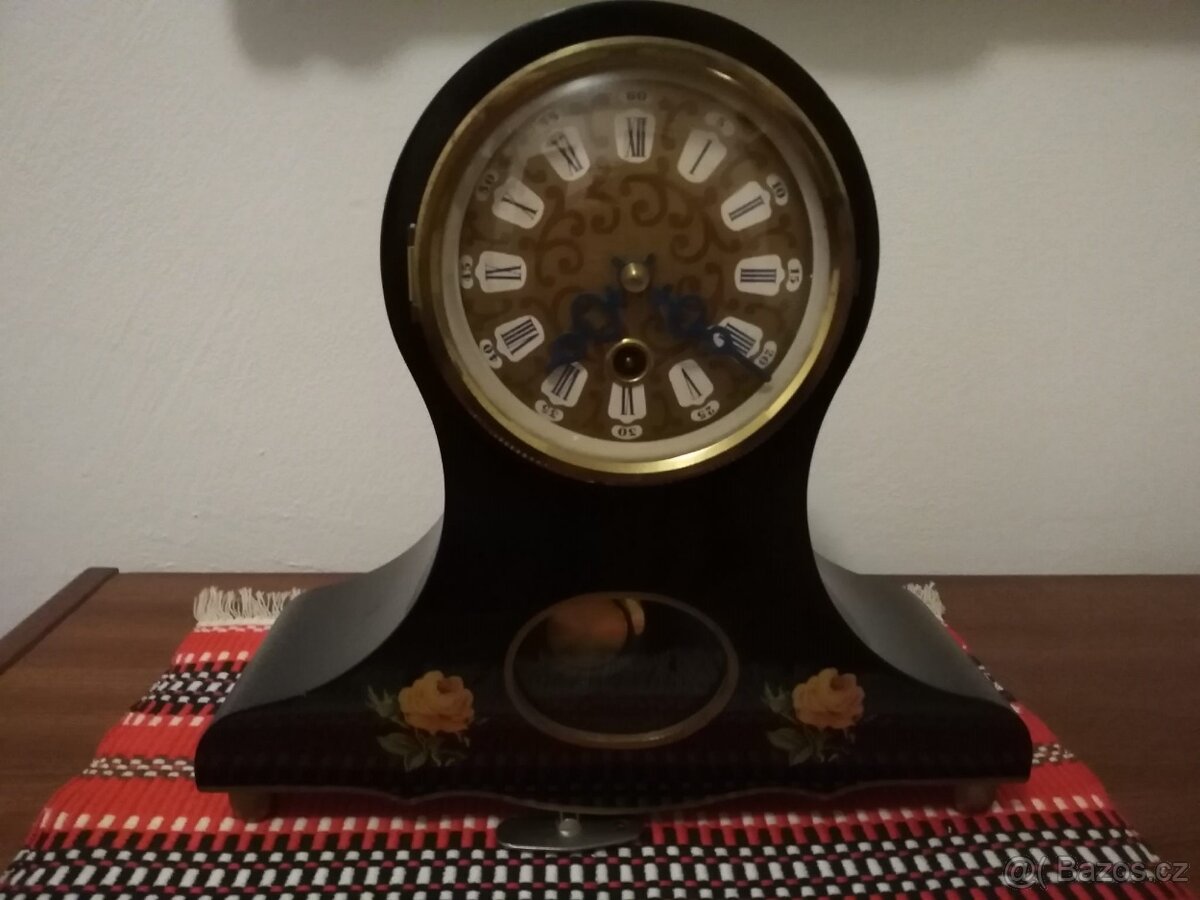starožitné hodiny na klíček