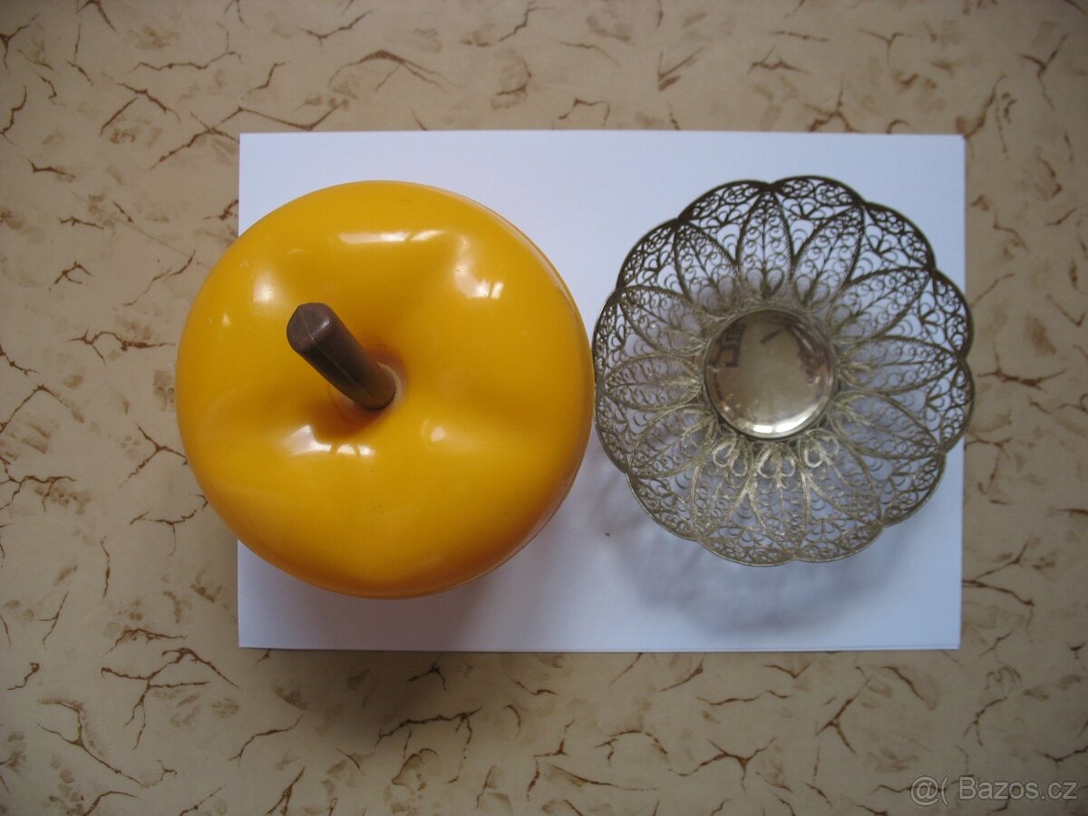 Kovový košíček + doza na bombony.