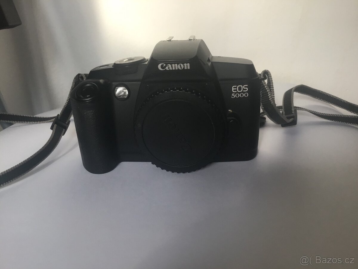 Prodám fotoaparát Canon 5000 a objektiv Canon 38-76mm
