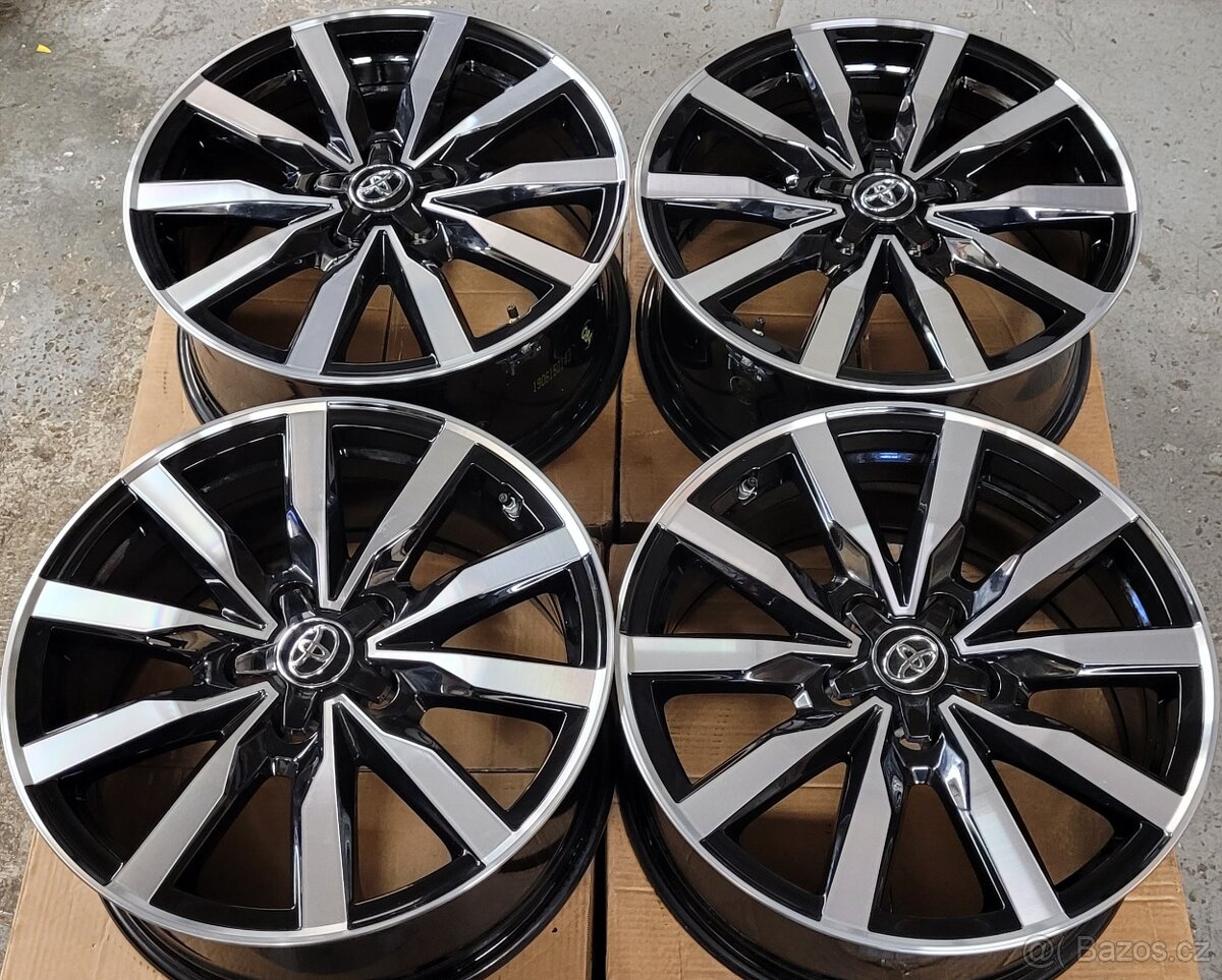 Toyota Camry VIII ,18' alu kola,černé,nové,tpms