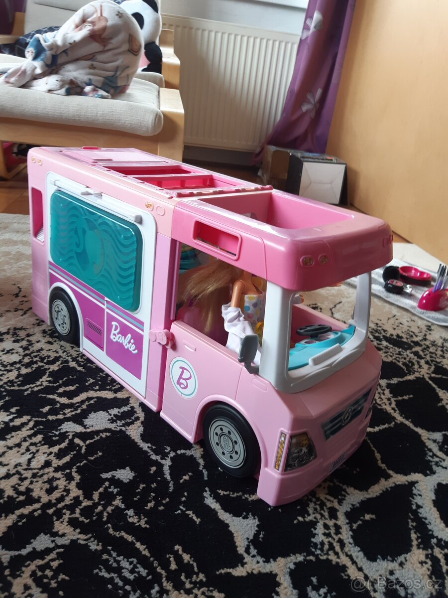 Barbie karavan a spousta doplňků