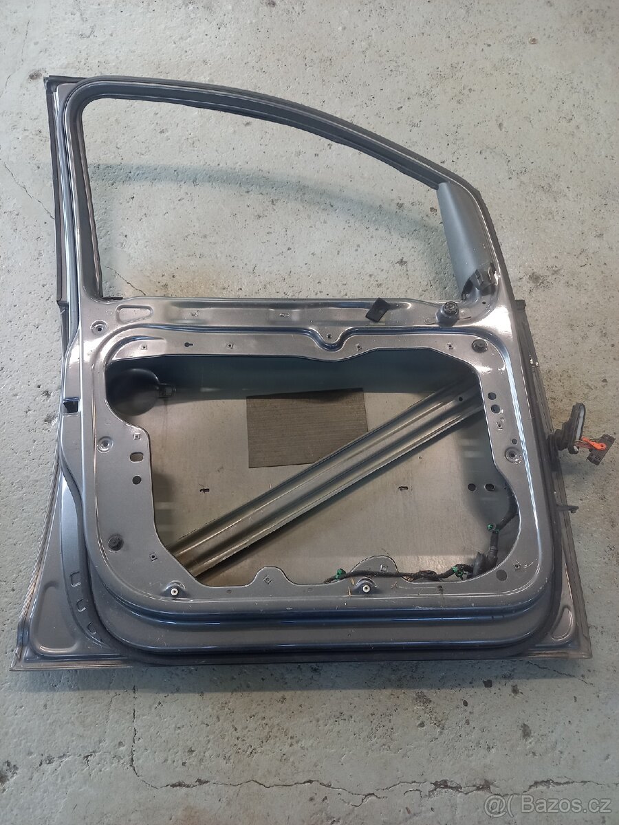 Vw touran,caddy dvere leve predni.