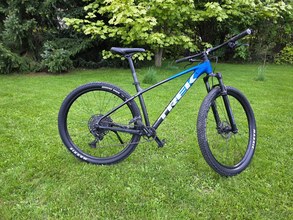 Trek Marlin 8 barva černo - modrá, velikost M/L - unisex