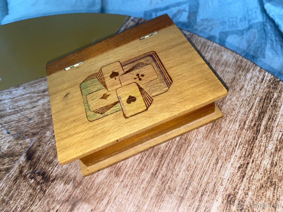 Stará dřevěná krabička
