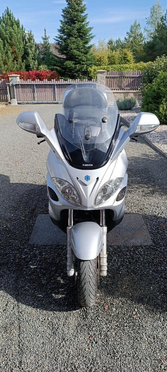 Piaggio X9 500