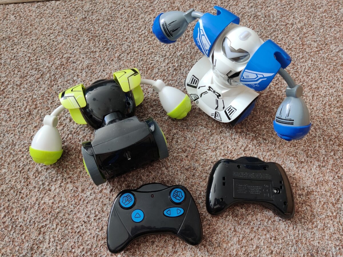 Bojový roboti na ovládání (bojují pěstmi)