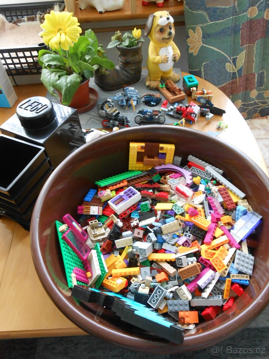 Lego mix 2kg + LEGO uložný box 15x12cm - kusy a druhy foto