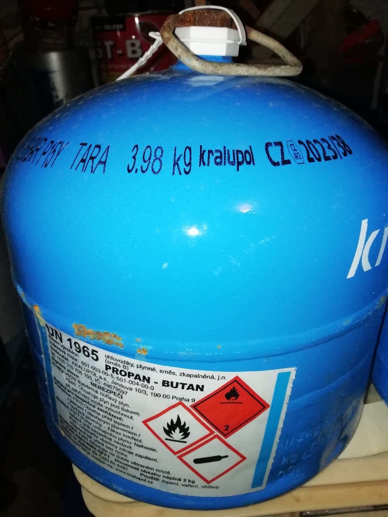 2kg láhev na PB - PLNÁ 450 Kč / prázdná 300 Kč