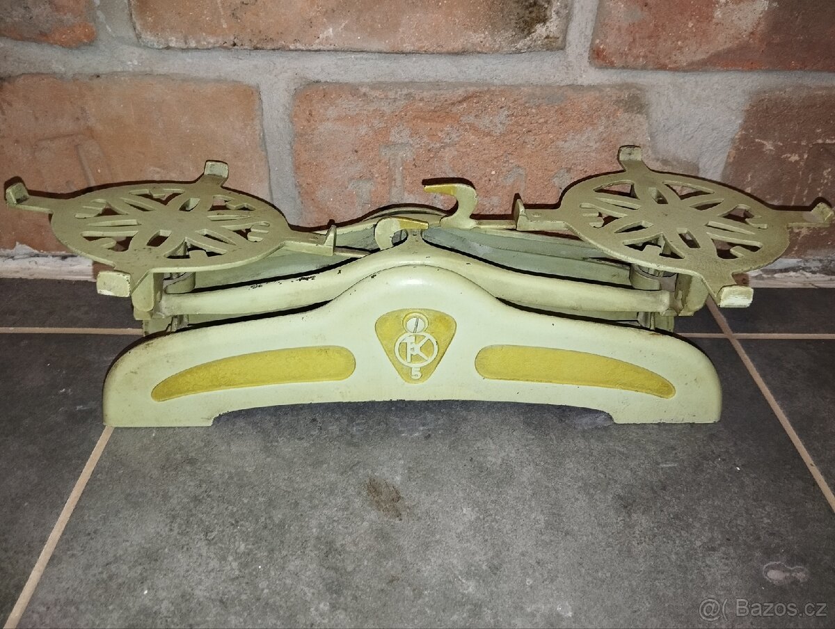 Starožitná kuchyňská váha