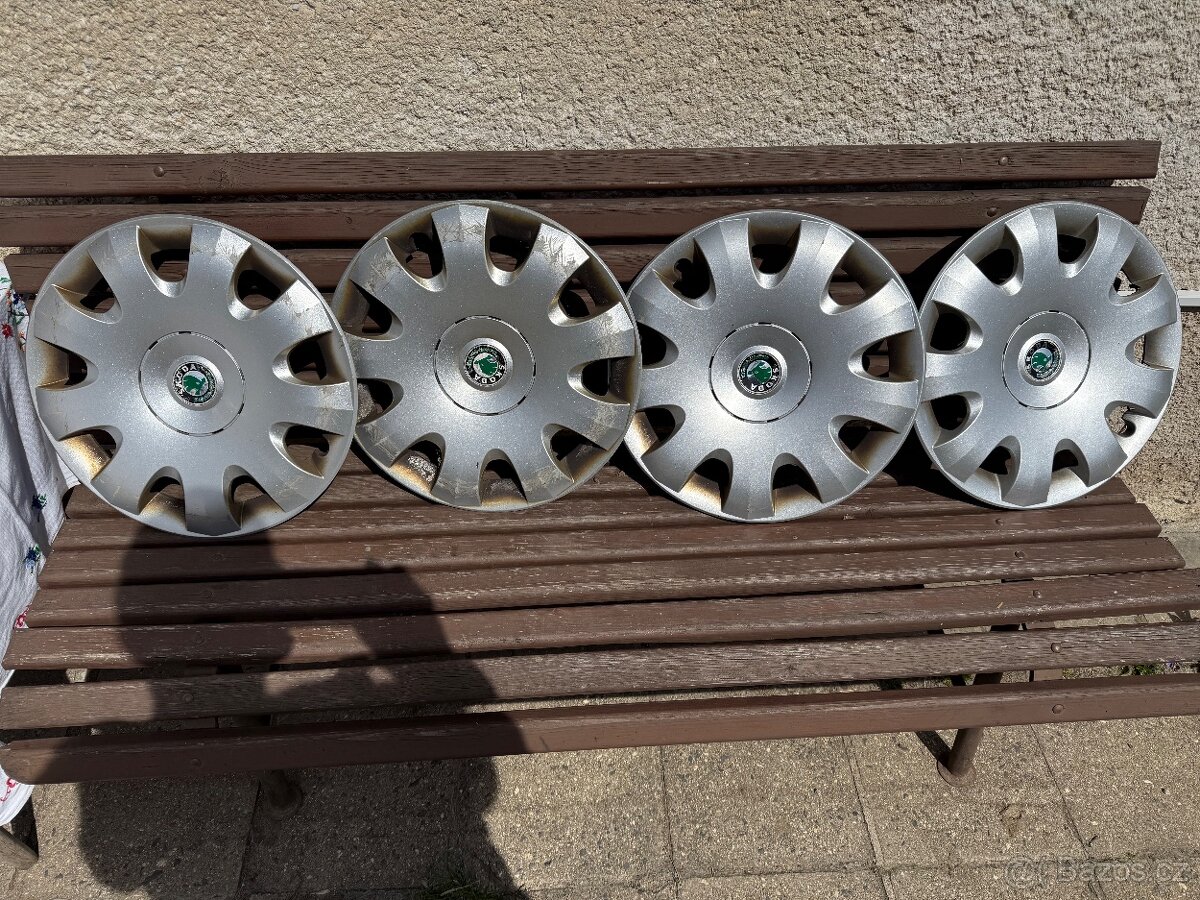 Poklice Škoda R15