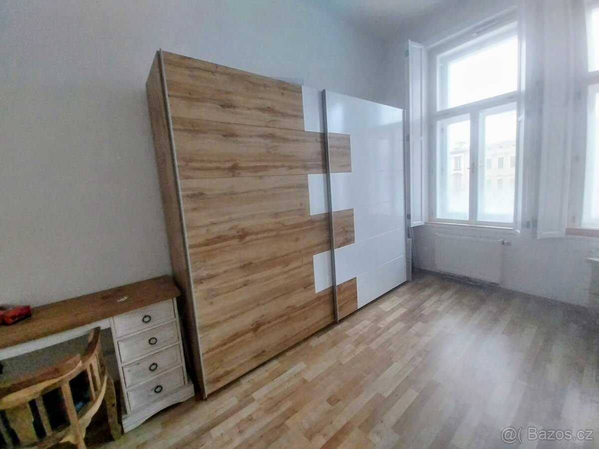 Šatní skříň