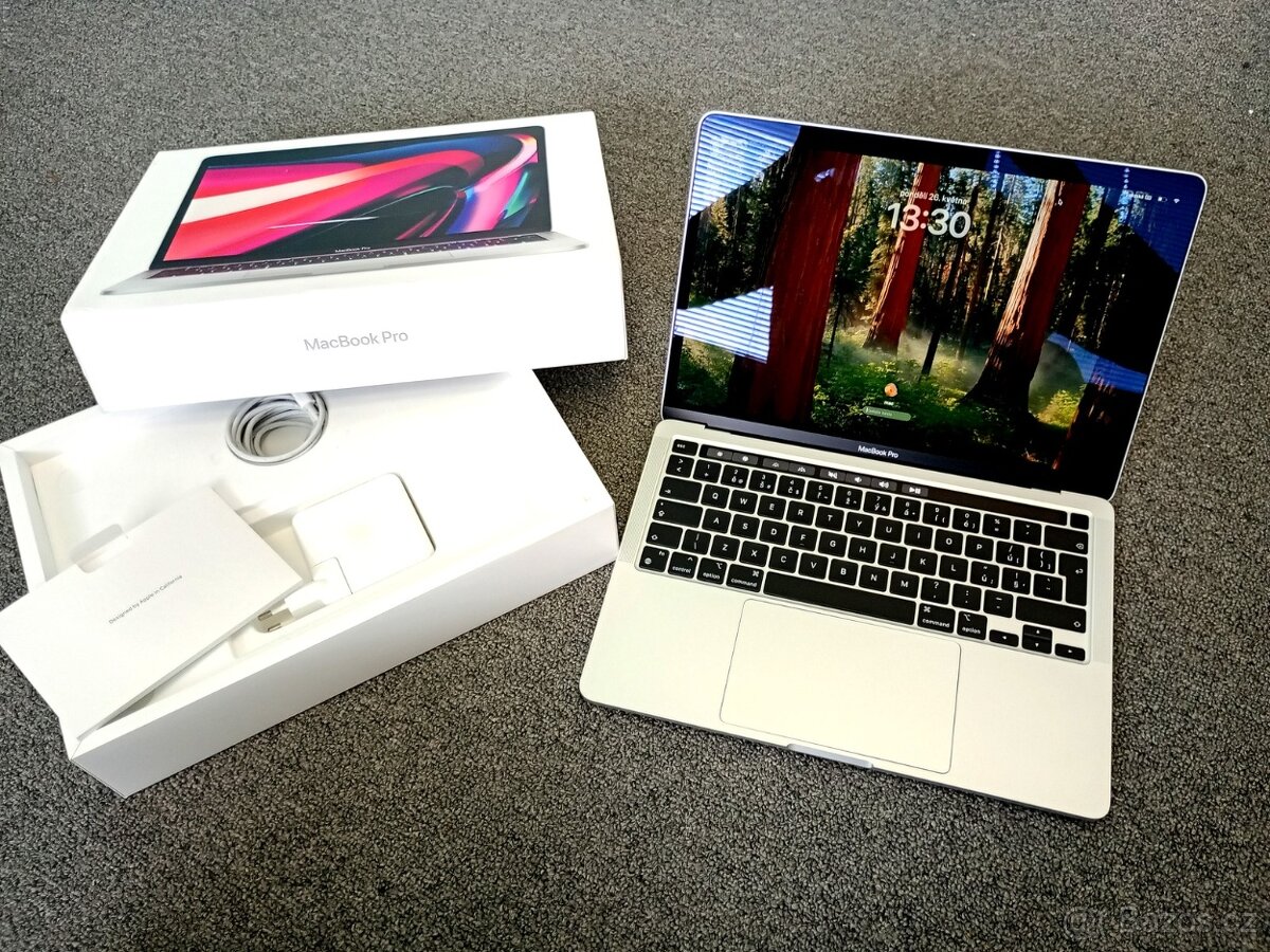 MacBook PRO 13 palců M1 chip 8 RAM 256 SSD NOVÝ 14cyklů