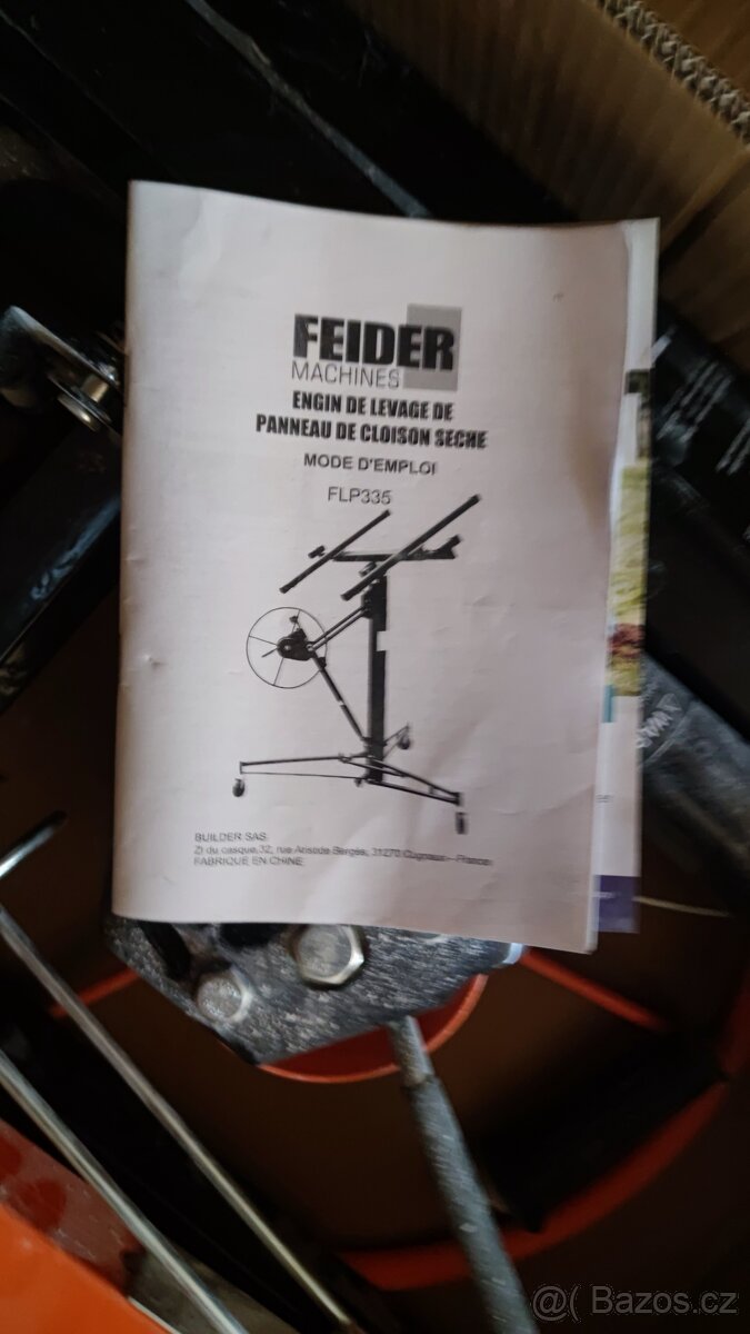 Prodám zvedák na SDK a aplikátor tmelu na SDK