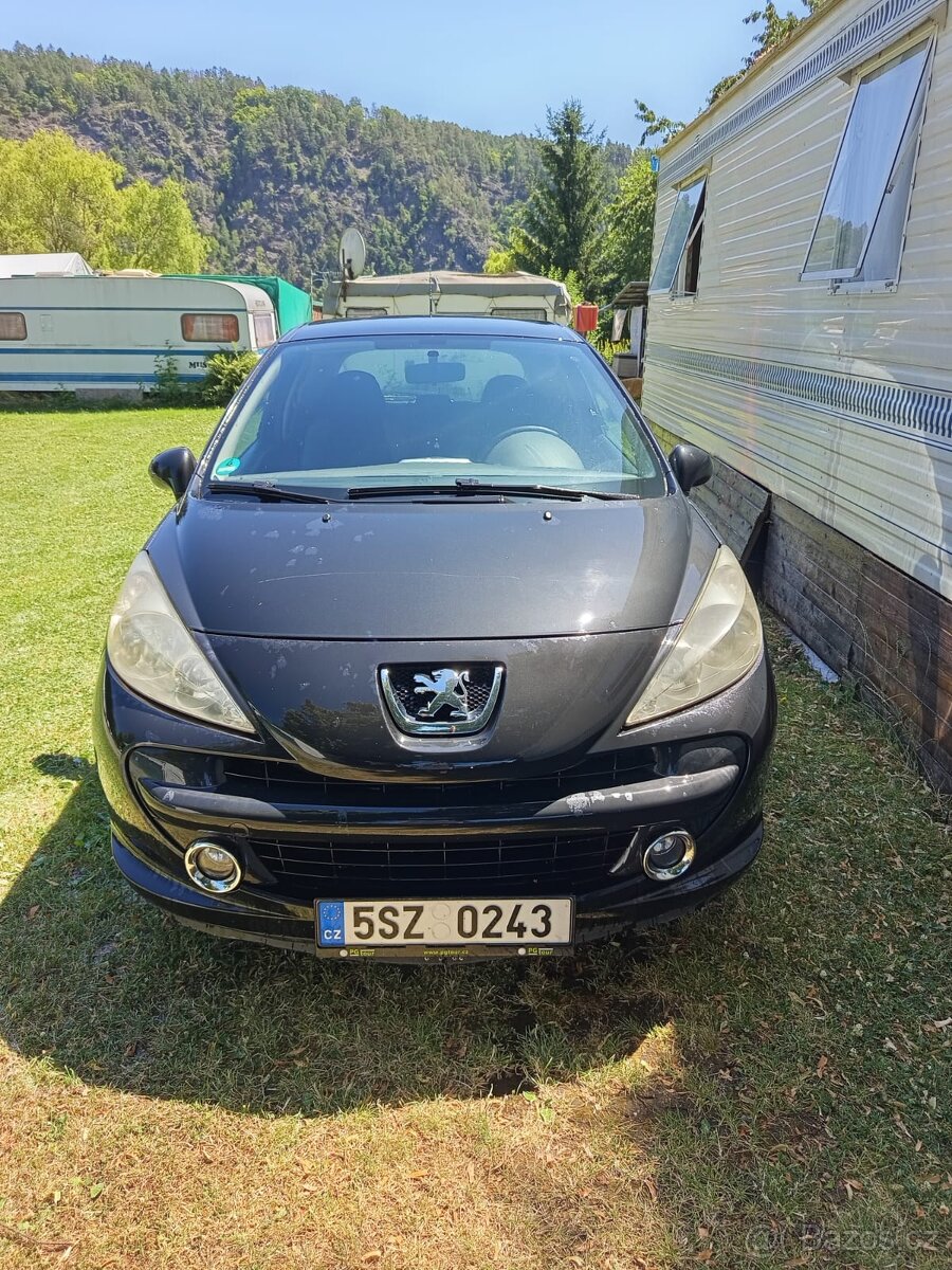 Prodám Peugeot 207 1,4 70kw, benzín, manuál