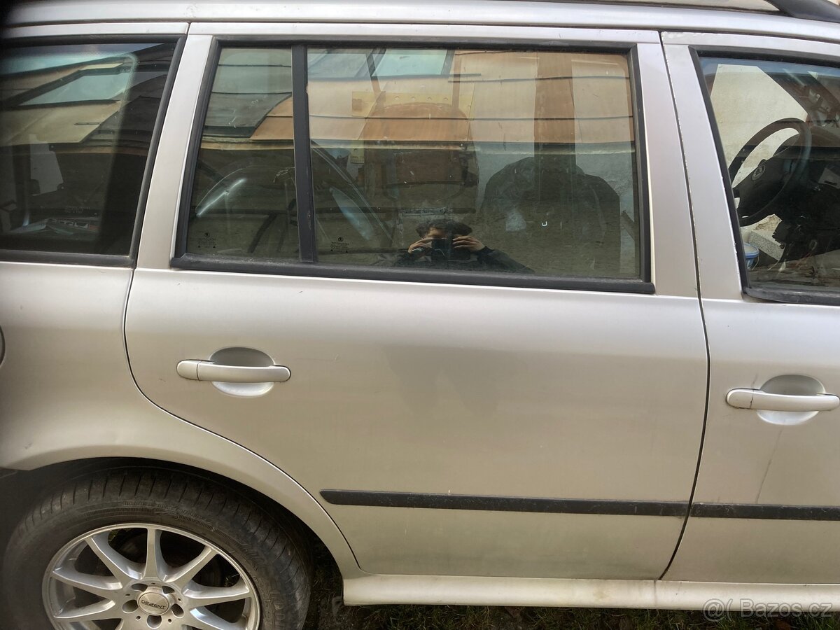 Pravé zadní dveře Octavia 1 Combi 9102
