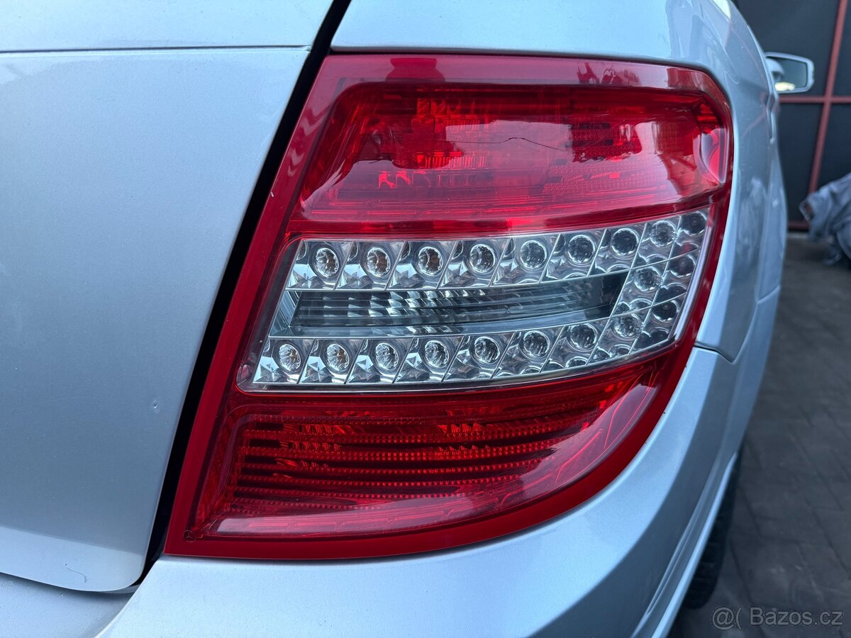 zadní světla , zrcátka , jednotka xenon Mercedes w204 s204