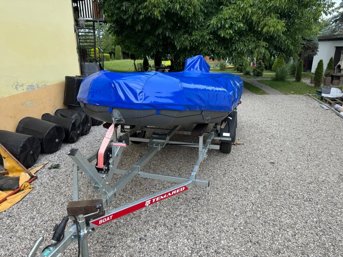 Loď- motorový gumotextilní člun s příslušenstvím