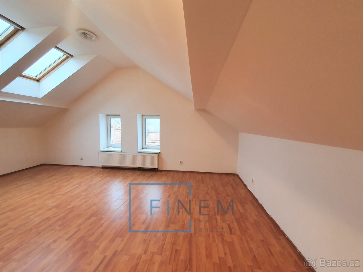 Mezonetový byt v cihlovém domě 3+kk, 75m² v centru  Kralup n