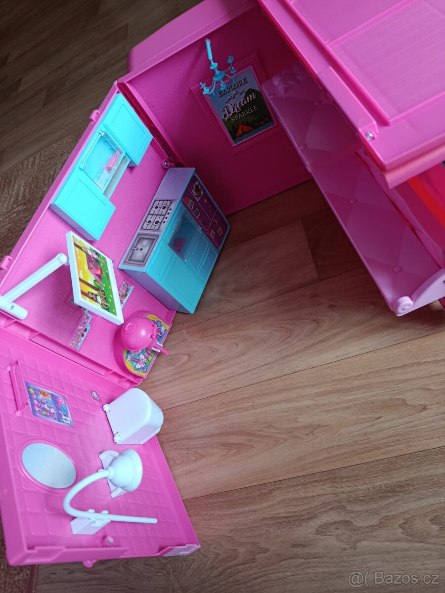 Karavan pro panenky