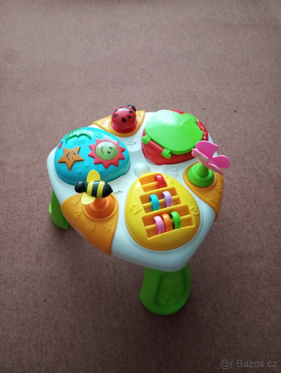 Dětský hrací stoleček