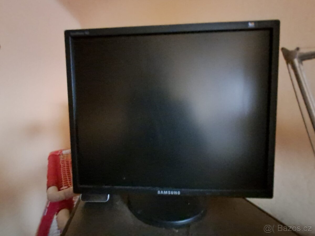 Monitor LCD SAMSUNG 19"