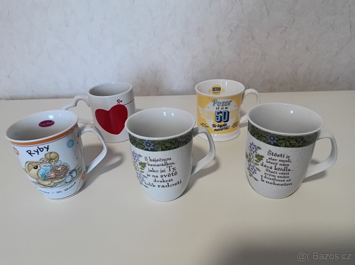 Porcelánové hrnky, hrníčky - i jednotlivě.