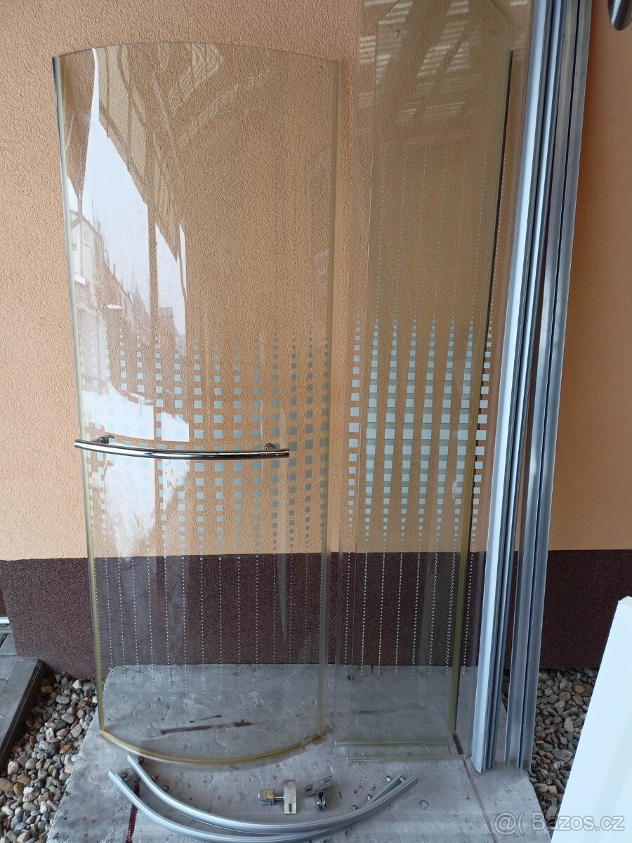 Sprchový kout čtvrtkruhovÿ 90 cm + keramická vana 90