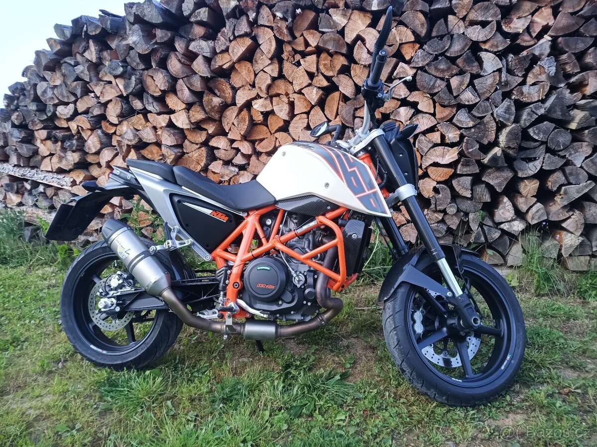 KTM 690 Duke "Carbon"