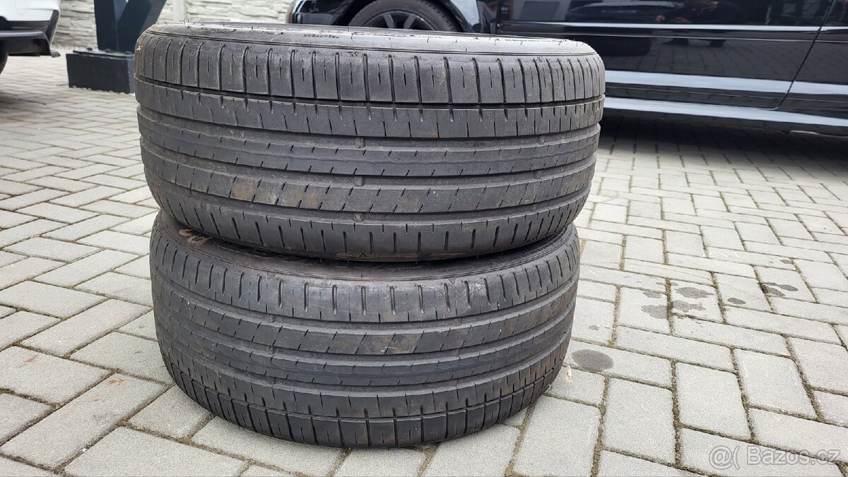 235/40 R19 Falken