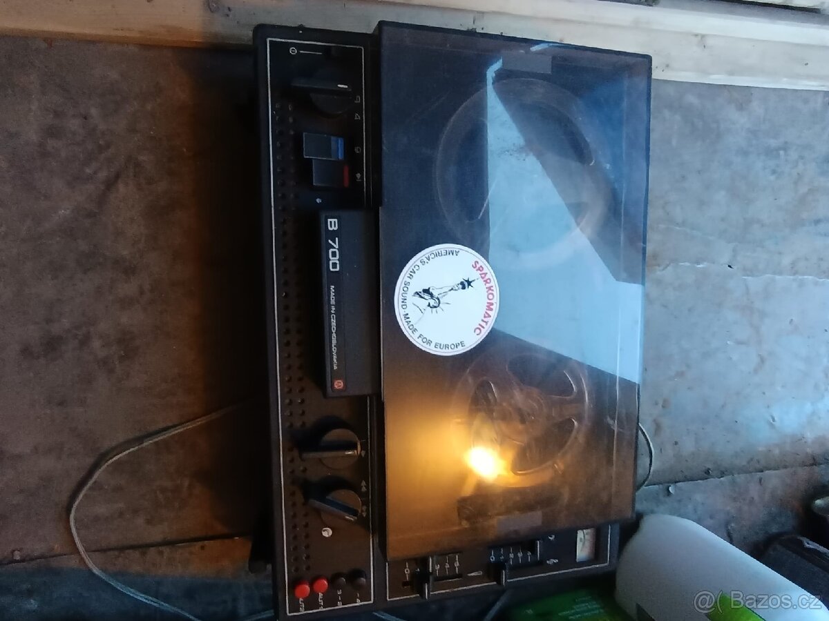 Tesla B 700