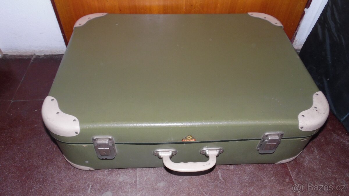 starý cestovní kufr TREEF