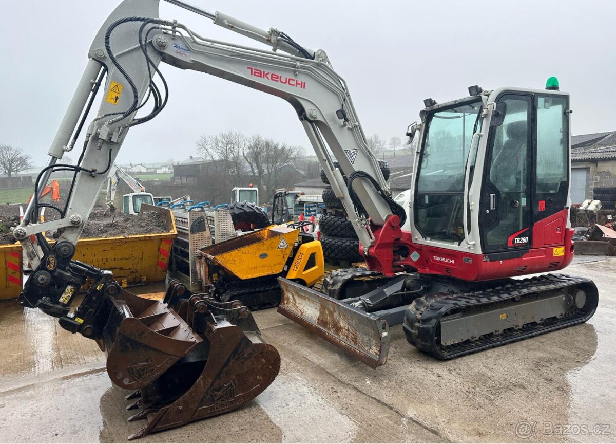 Takeuchi TB260 s powertiltem