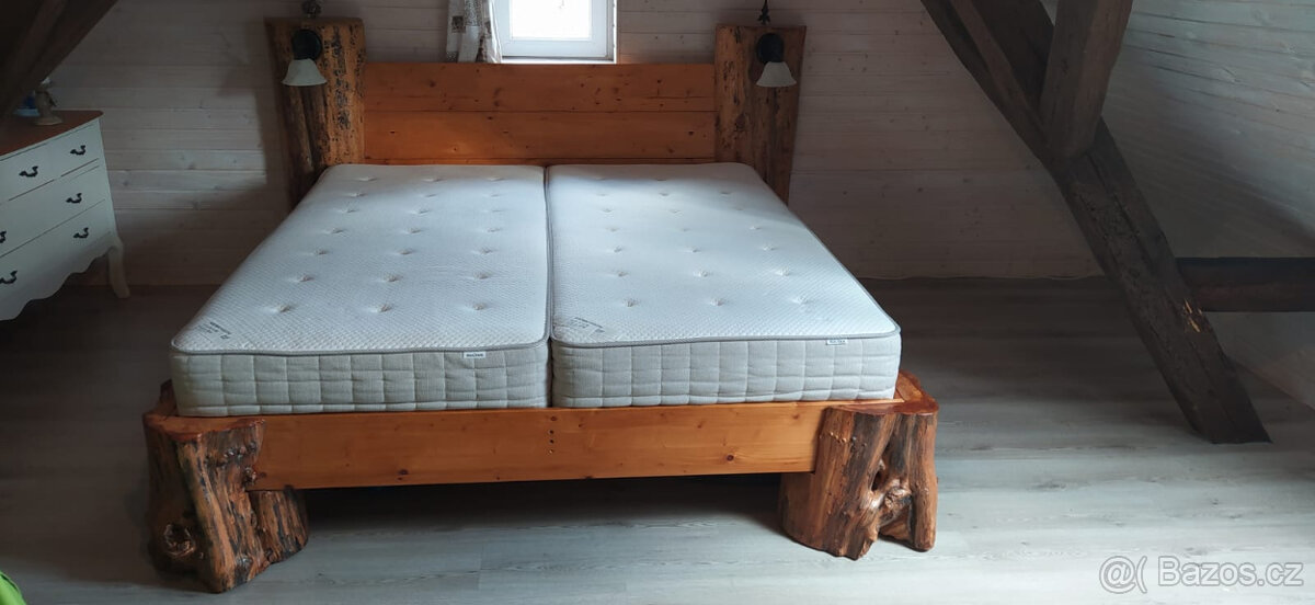 Srubová masivní postel