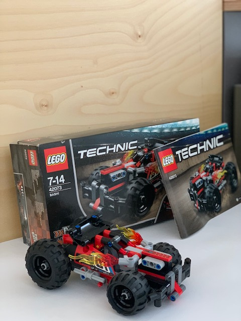 Lego Technic Červený závodník 42073