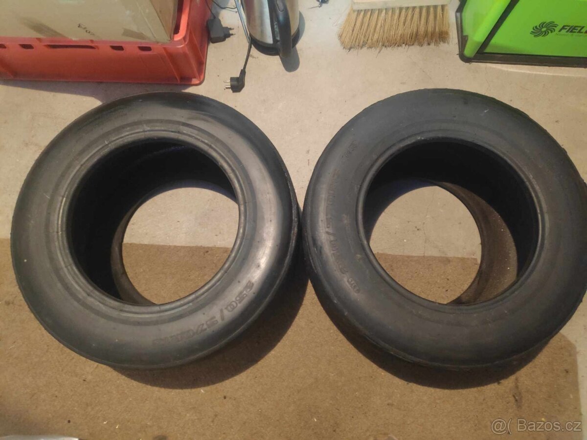 Závodní pneu PIRELLI 250/570 R13