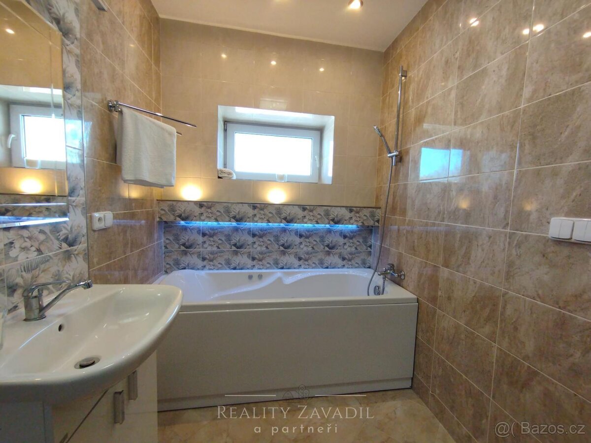 Pronájem bytu 4+k.k. 85m2 s balkónem, Mostecká, 584 01 Lede
