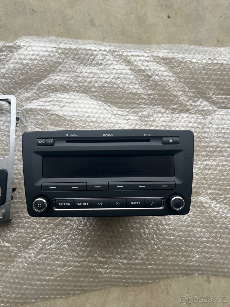 Radio SWING SKODA OCTAVIA II + Ramecek