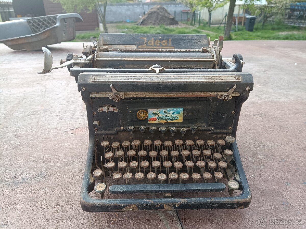 Psací stroj Naumann Ideal