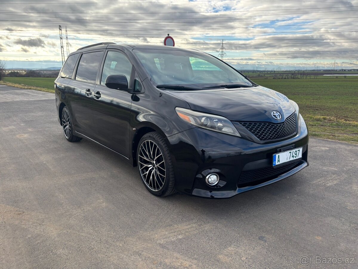 Toyota Sienna SE motor 3.5 V6, 8 místná s odpisem DPH