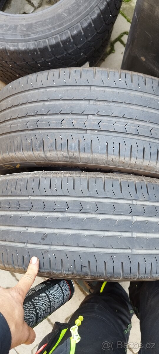 Prodám dvě letní pneumatiky 225/60 R17 V Continental