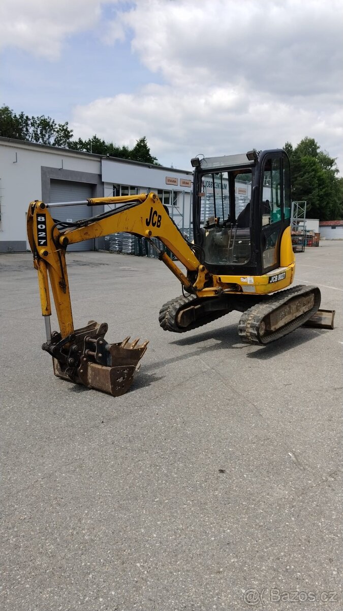 JCB 8027