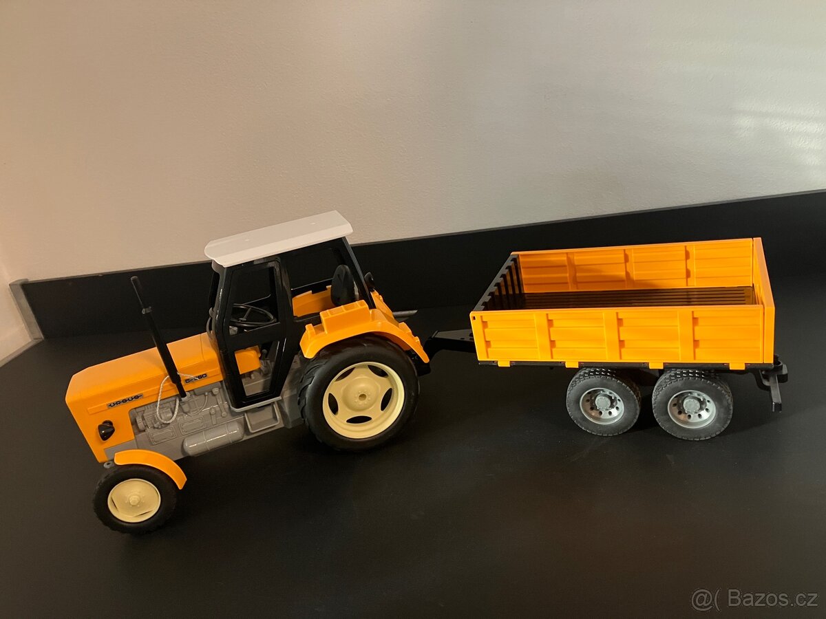 Traktor s vleckou Ursus C-360