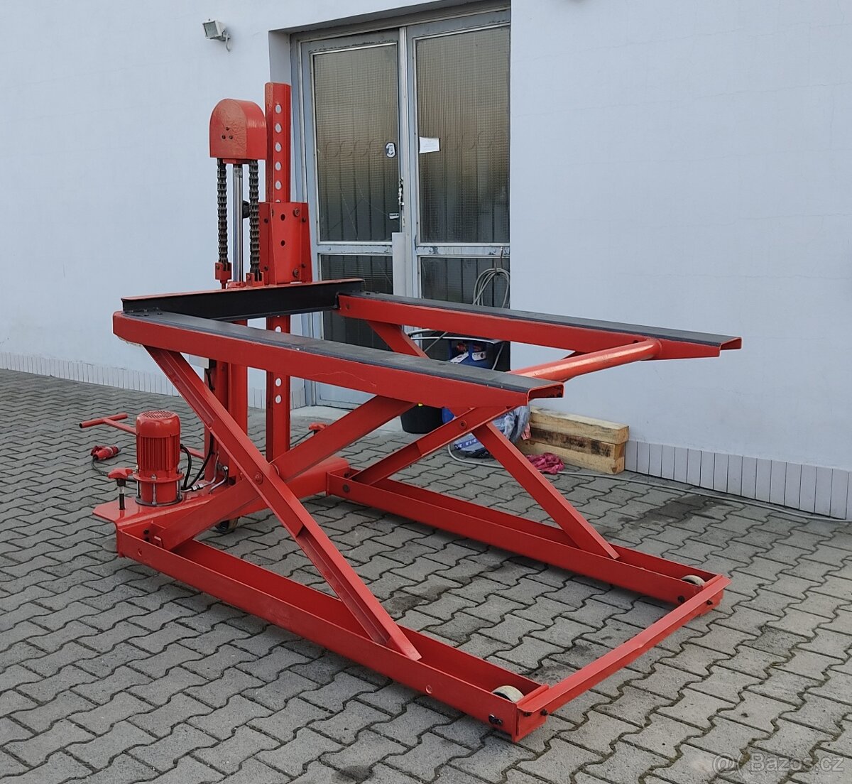 mobilní zvedák hever z DDR -po opravě, přetěsněný, nový olej