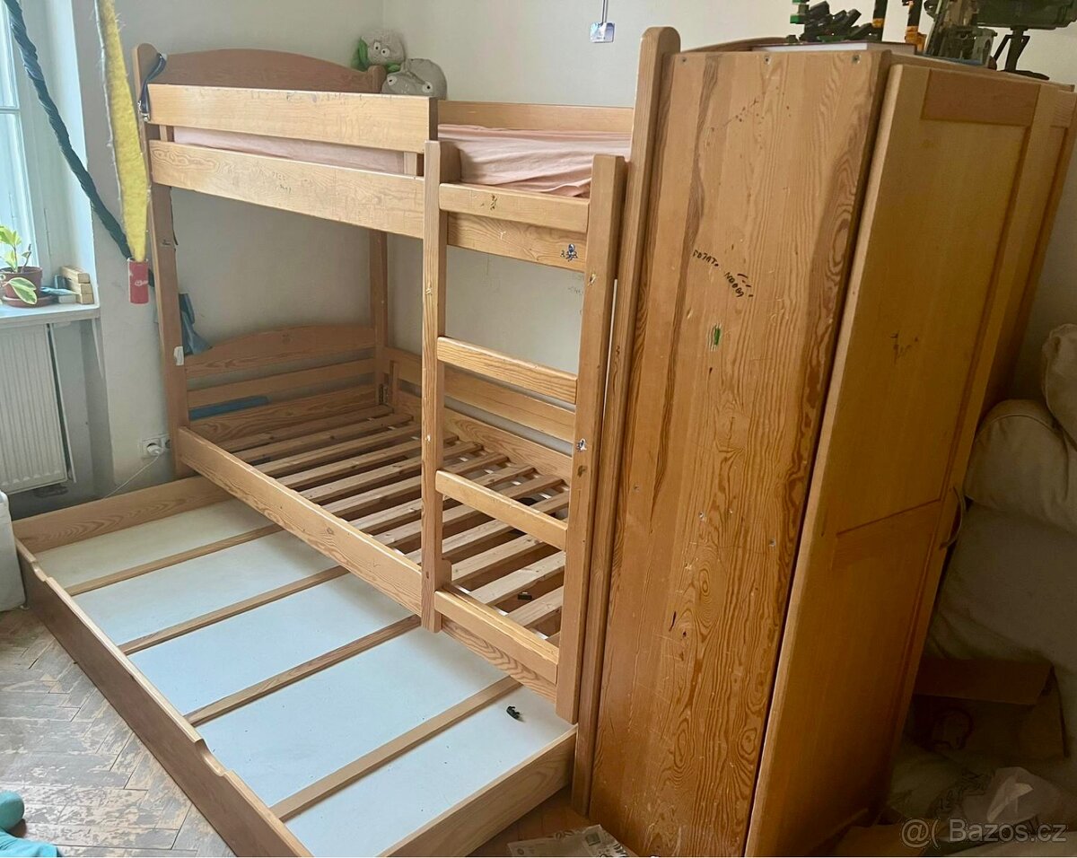 Palanda se skříní