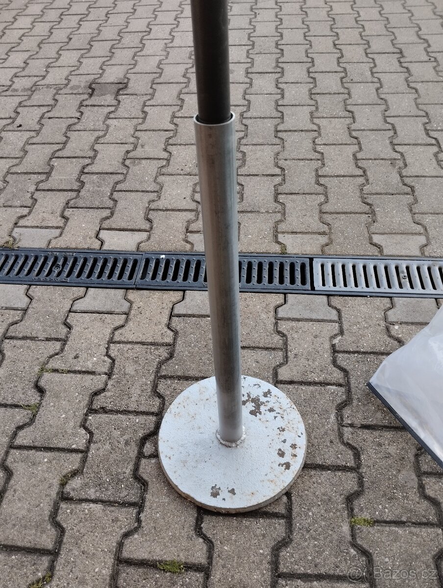 PRIDÁM slunečník včetně stojanu